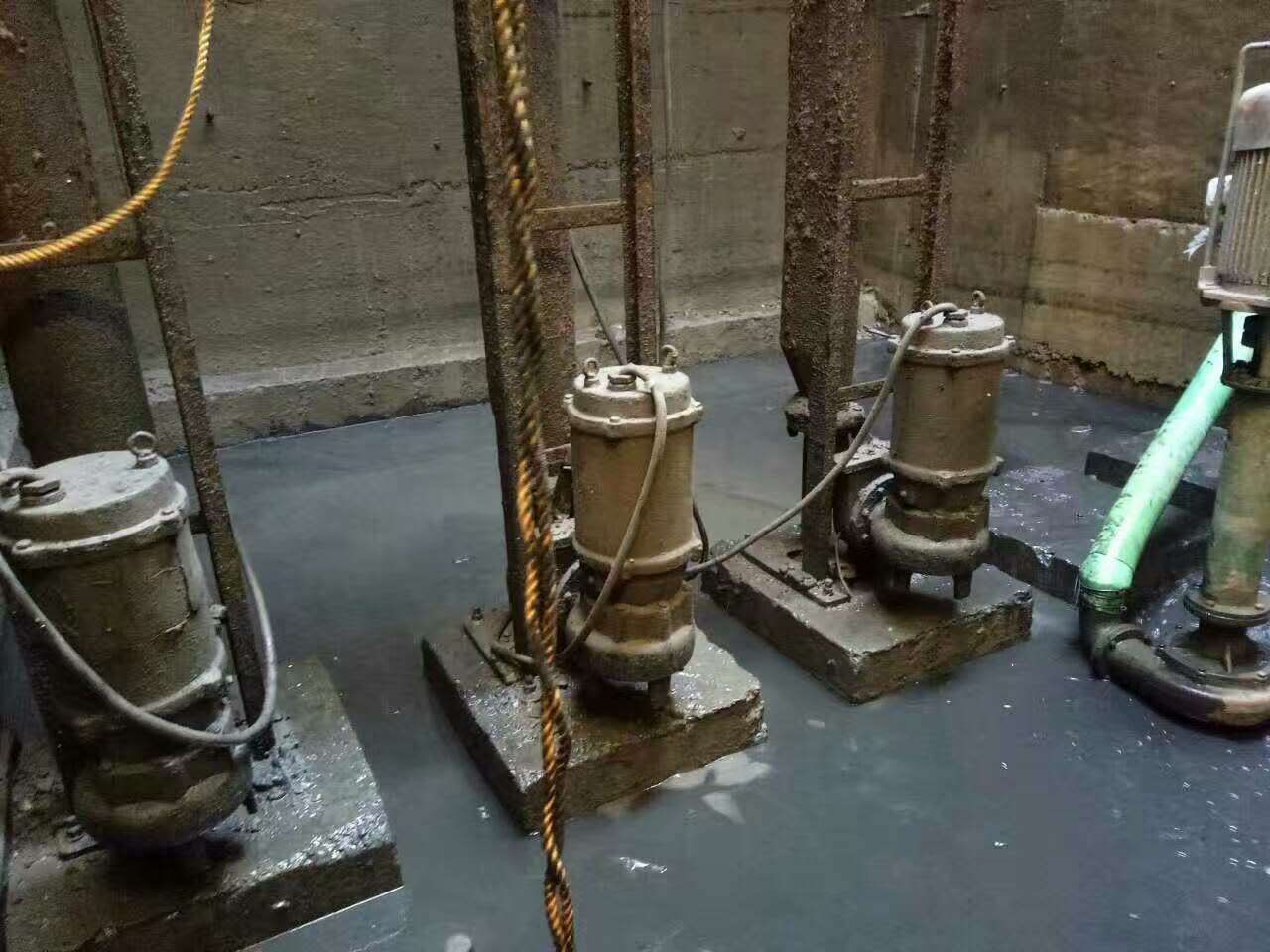 解放污水池清理