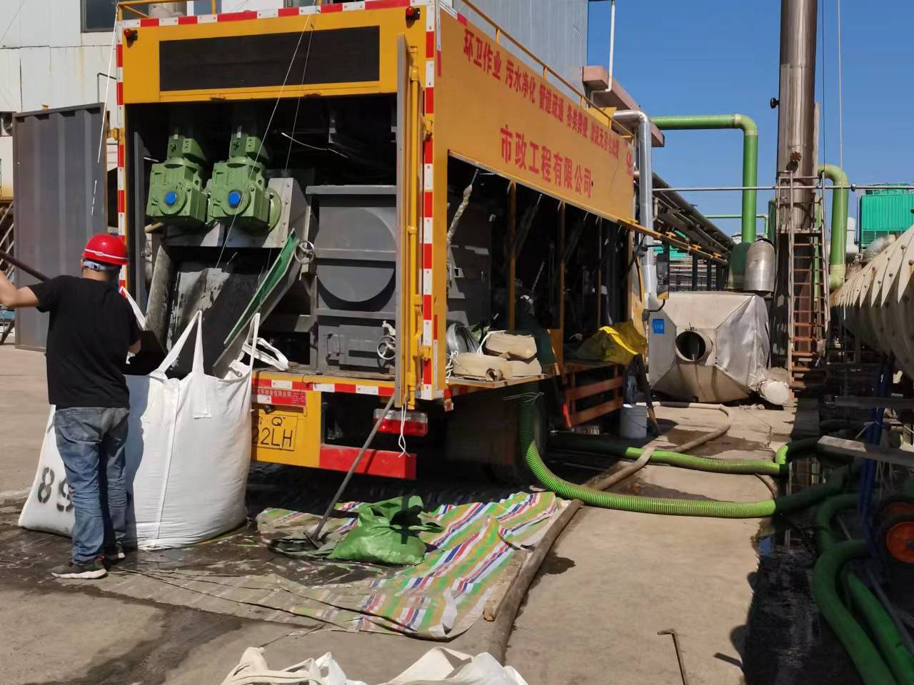 解放淤泥压干处理